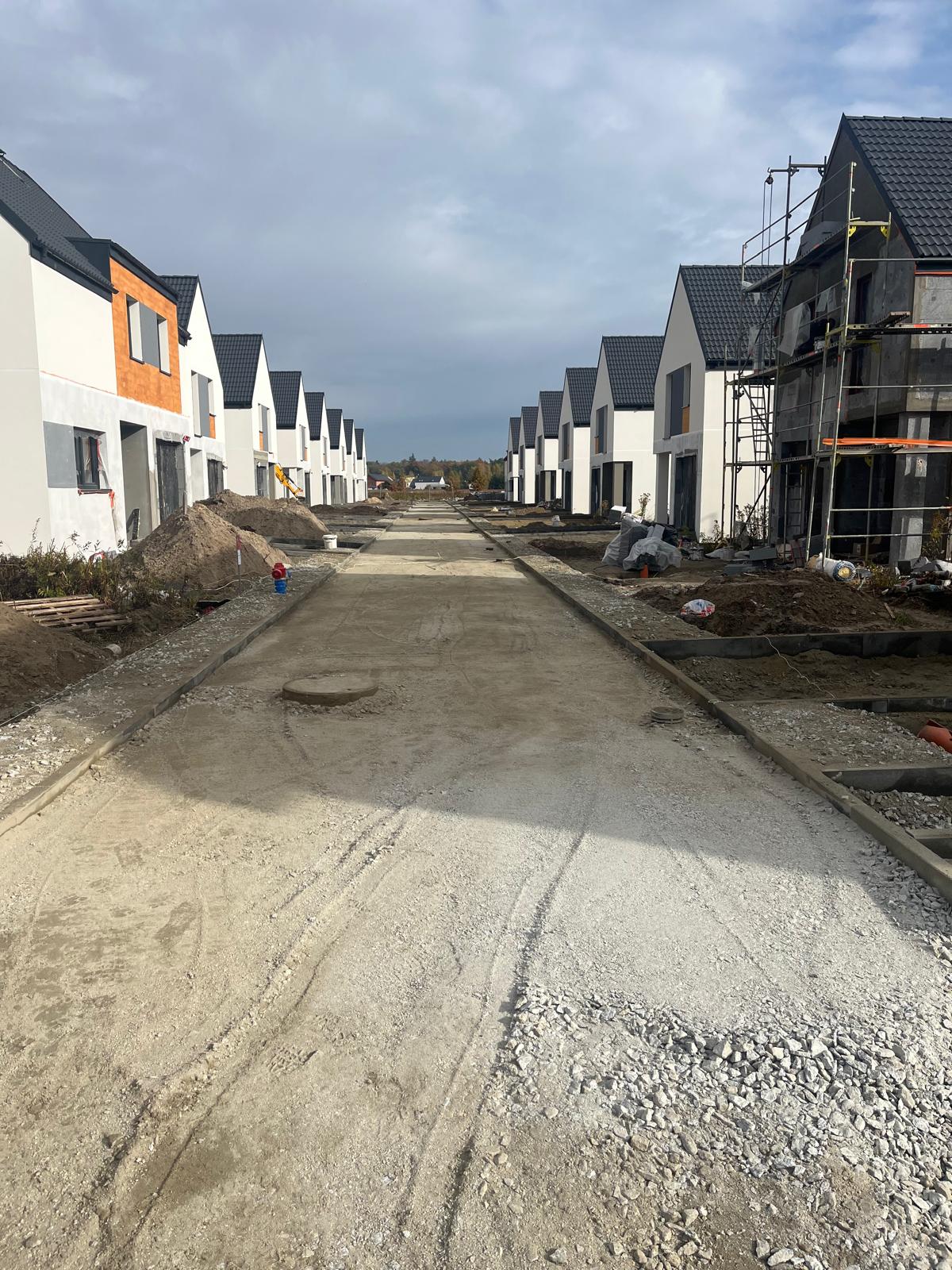 Koparka JCB przy pracach ziemnych – usługi koparką Długołęka i Wrocław